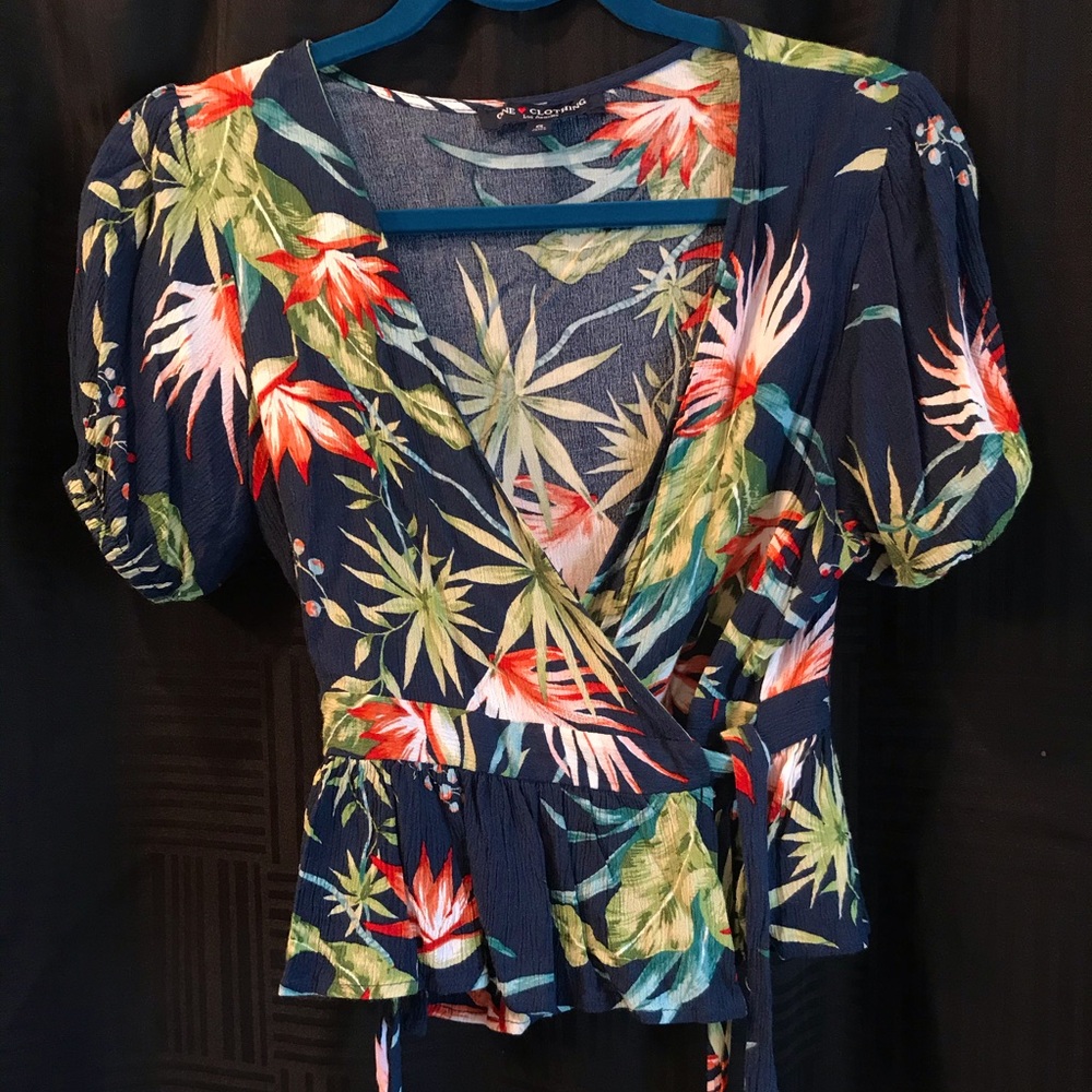 one ♥️ clothing, LA short sleeve blouse, S